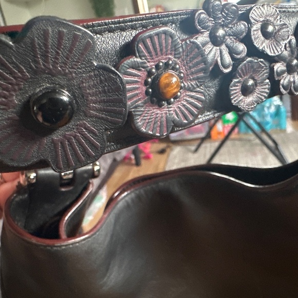 Coach all leather purse - Picture 2 of 3